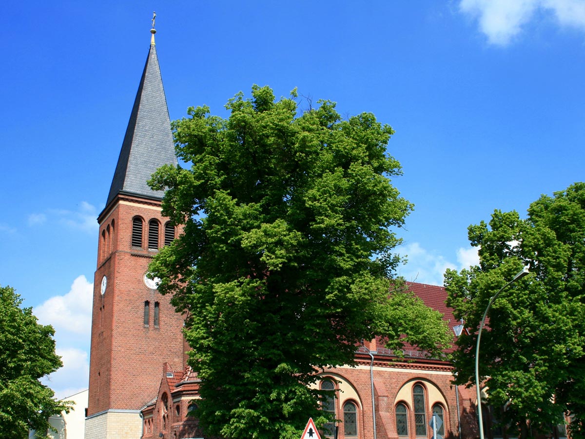 Evangelische Pfarrkirche Berlin-Altglienicke Foto Papperitz EKBO Kirchengemeinde